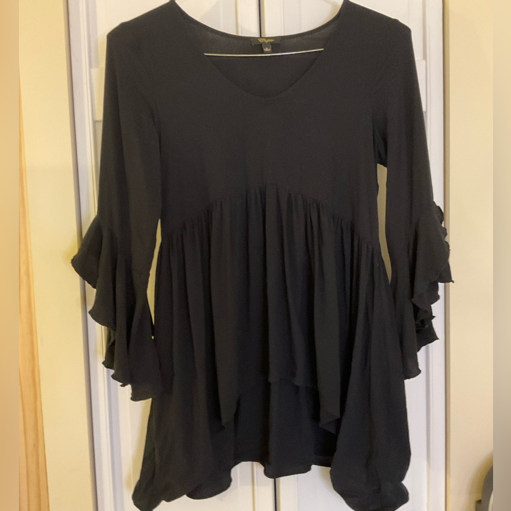 ‼️PRICE FIRM‼️ Cupio Black Ruffled Witchy Tunic